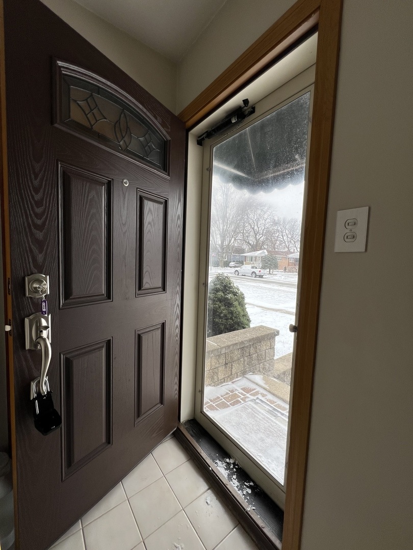 10223 S Spaulding Avenue, Evergreen Park, IL 60805