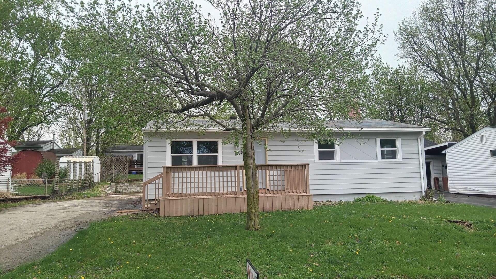 1307 Glenwood Road, Bloomington, IL 61704