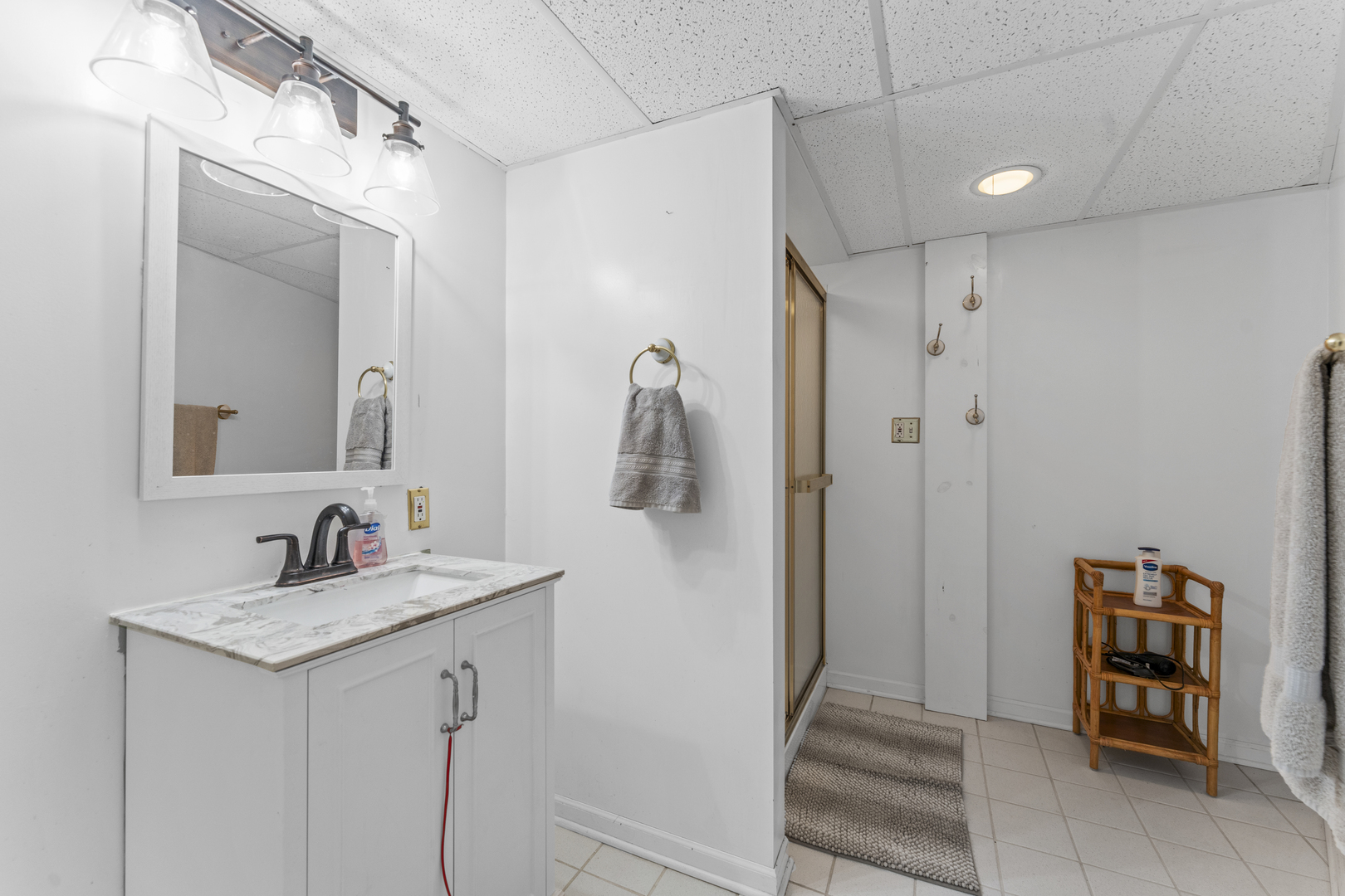 619 W End Road, Roselle, IL 60172