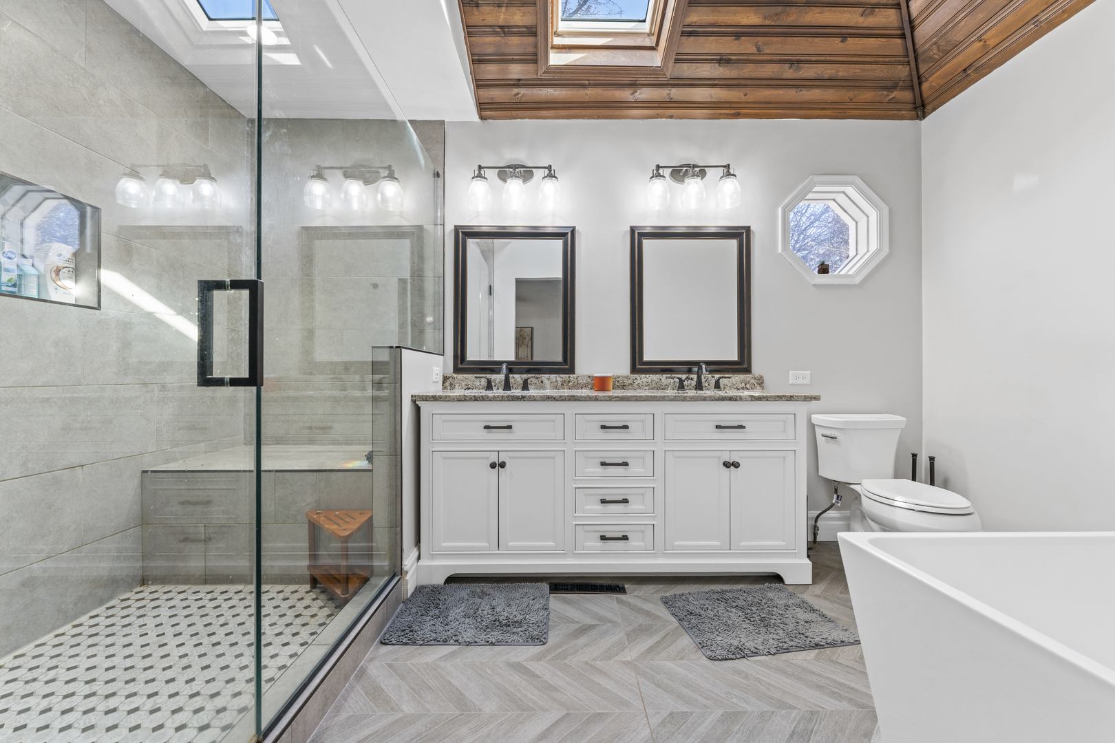 619 W End Road, Roselle, IL 60172