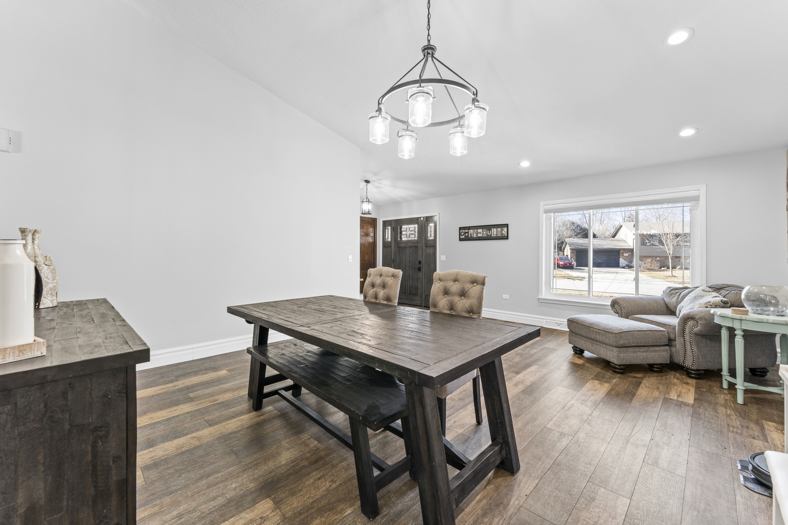 619 W End Road, Roselle, IL 60172