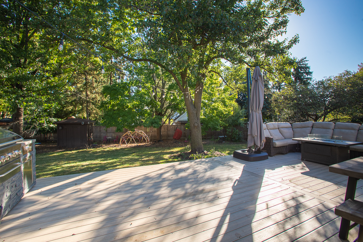 619 W End Road, Roselle, IL 60172