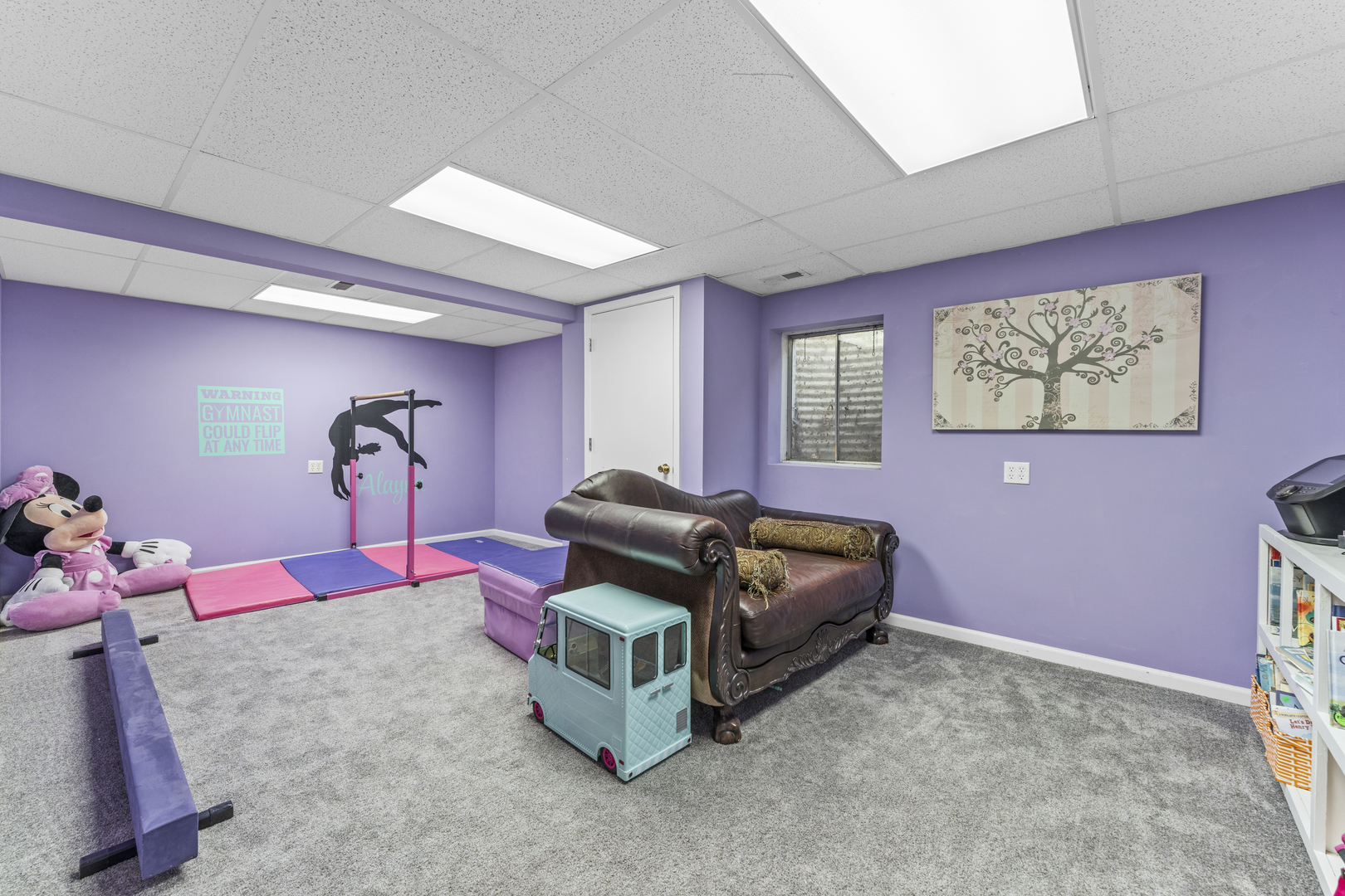 619 W End Road, Roselle, IL 60172