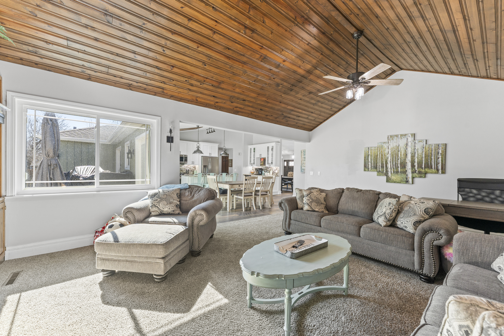 619 W End Road, Roselle, IL 60172