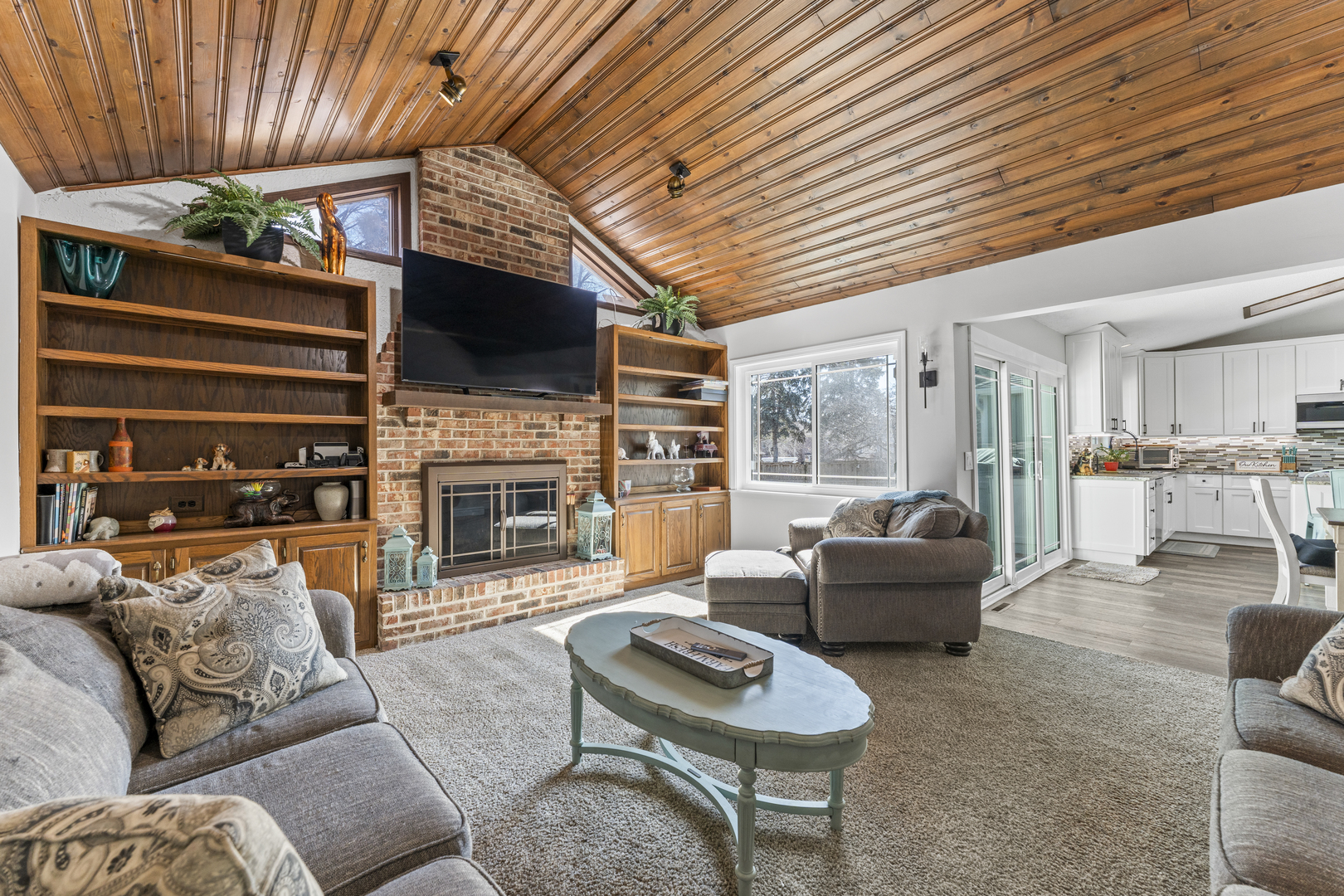 619 W End Road, Roselle, IL 60172