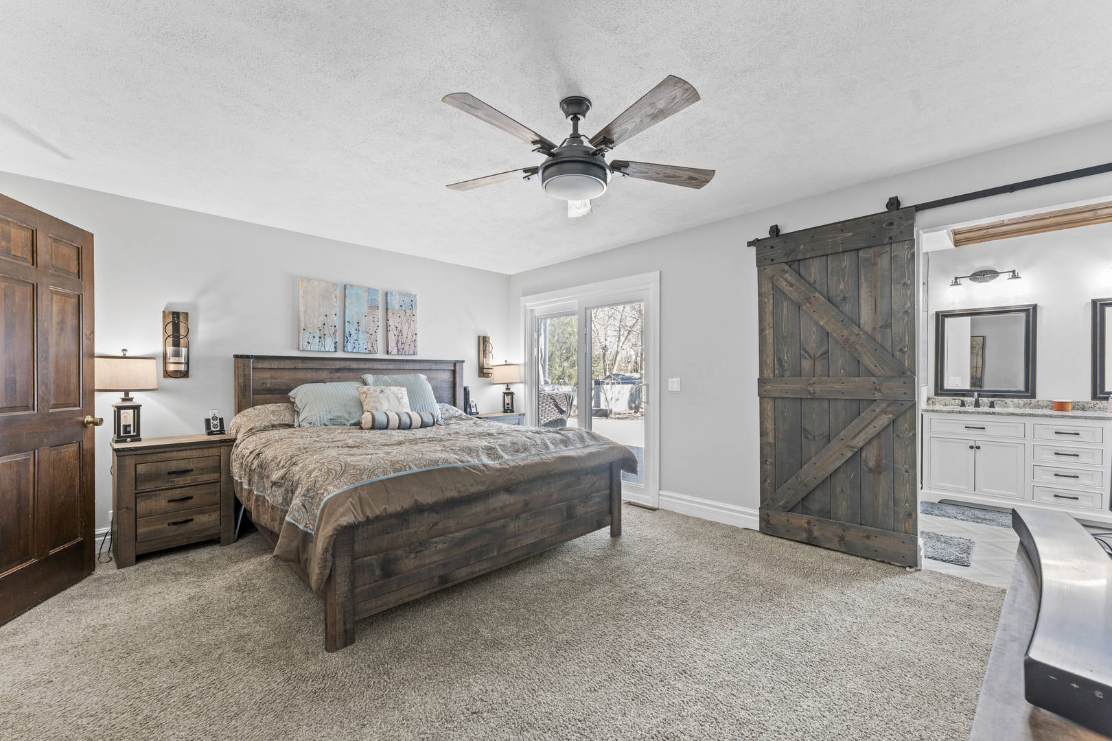 619 W End Road, Roselle, IL 60172