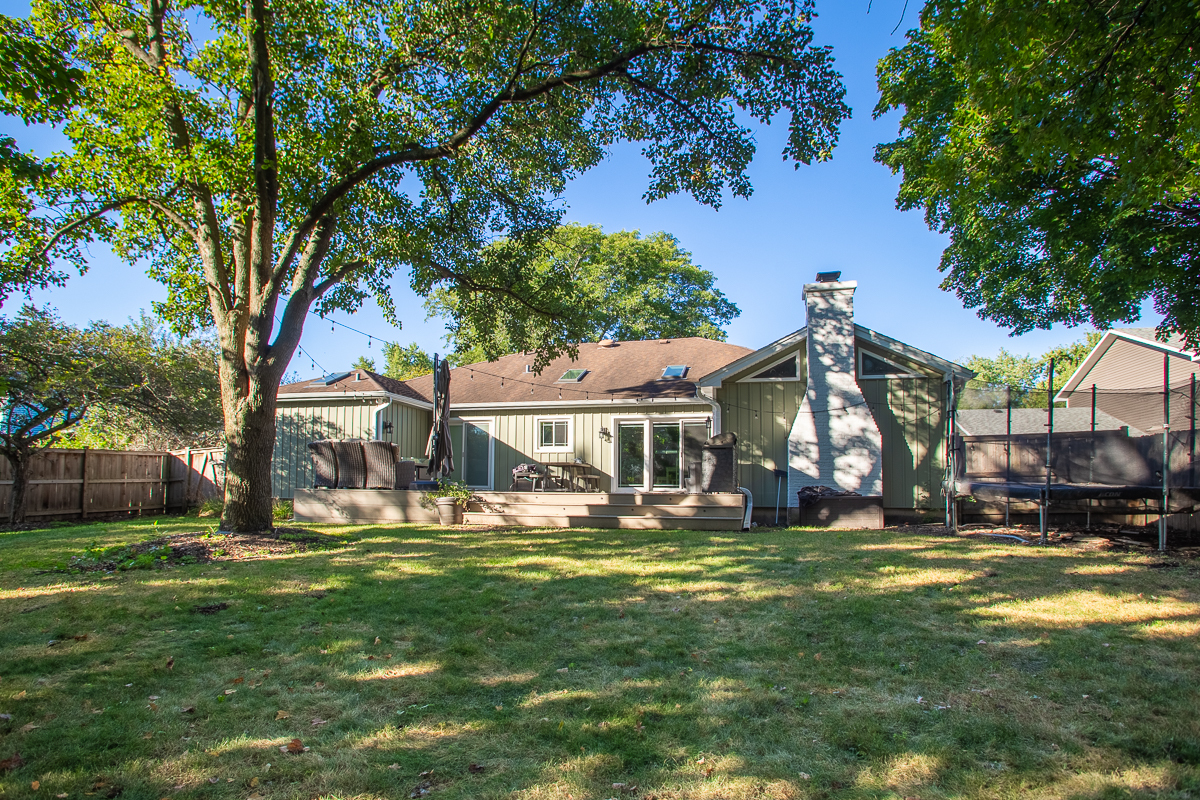 619 W End Road, Roselle, IL 60172