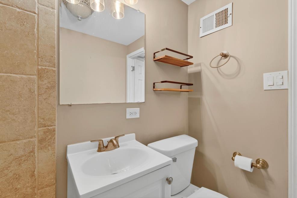 5016 Oak Center Drive, Oak Lawn, IL 60453