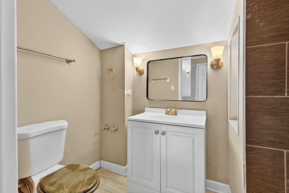 5016 Oak Center Drive, Oak Lawn, IL 60453