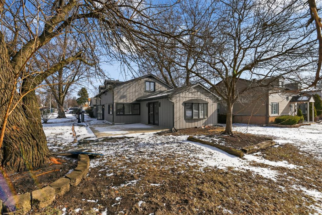 5016 Oak Center Drive, Oak Lawn, IL 60453