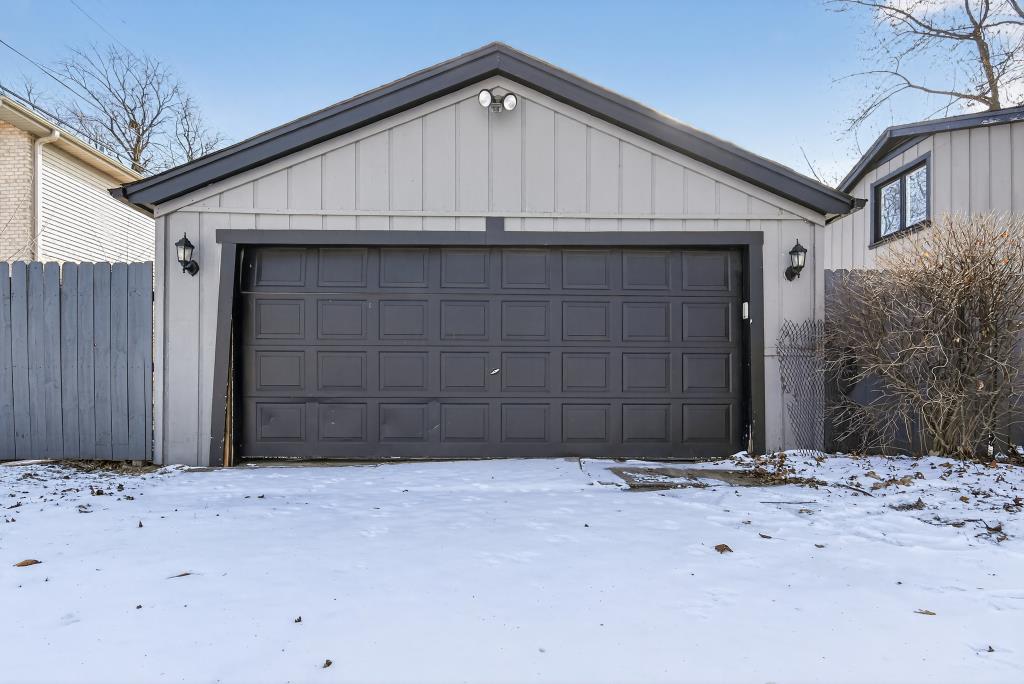 5016 Oak Center Drive, Oak Lawn, IL 60453