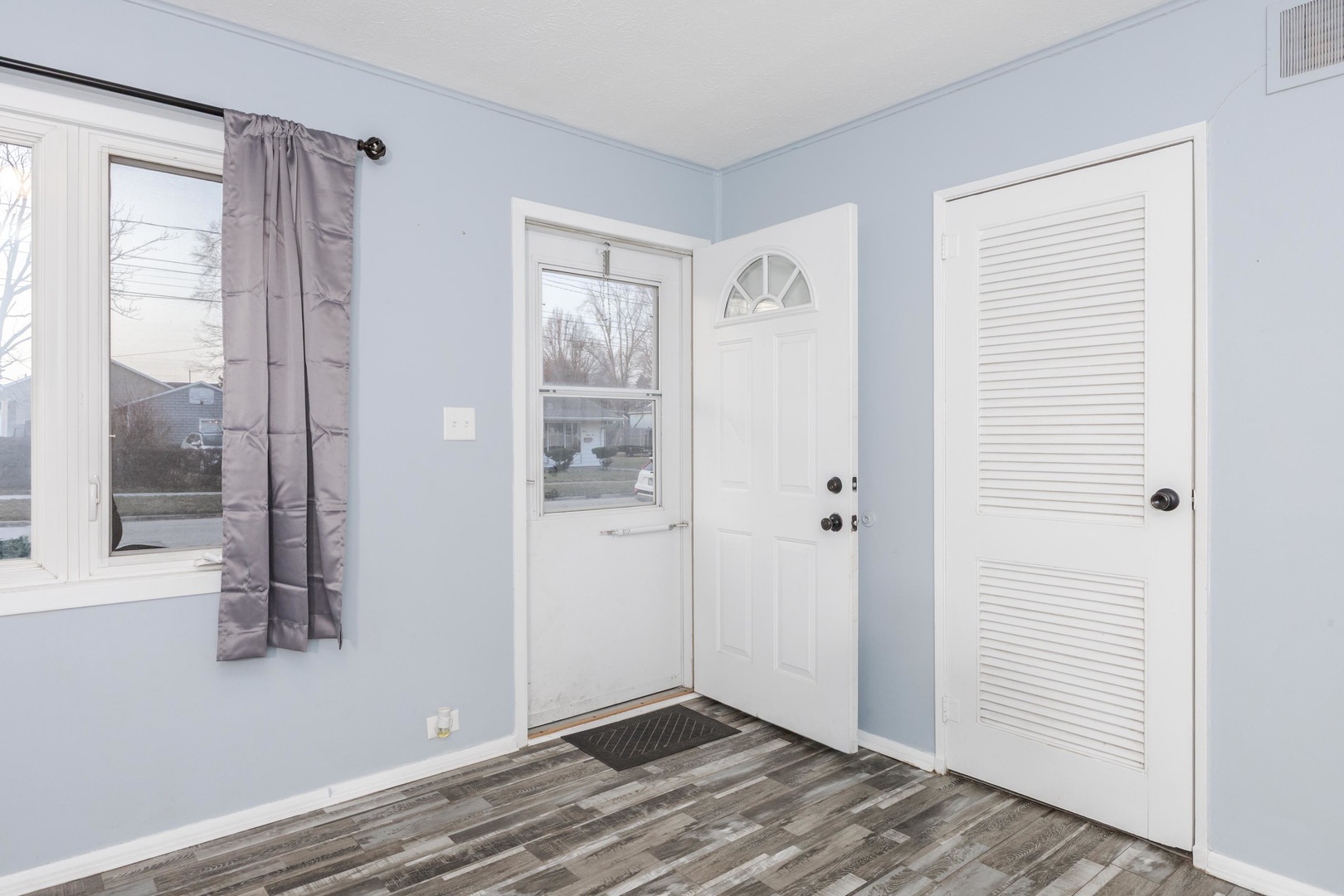 334 E Baker Street, Bloomington, IL 61701