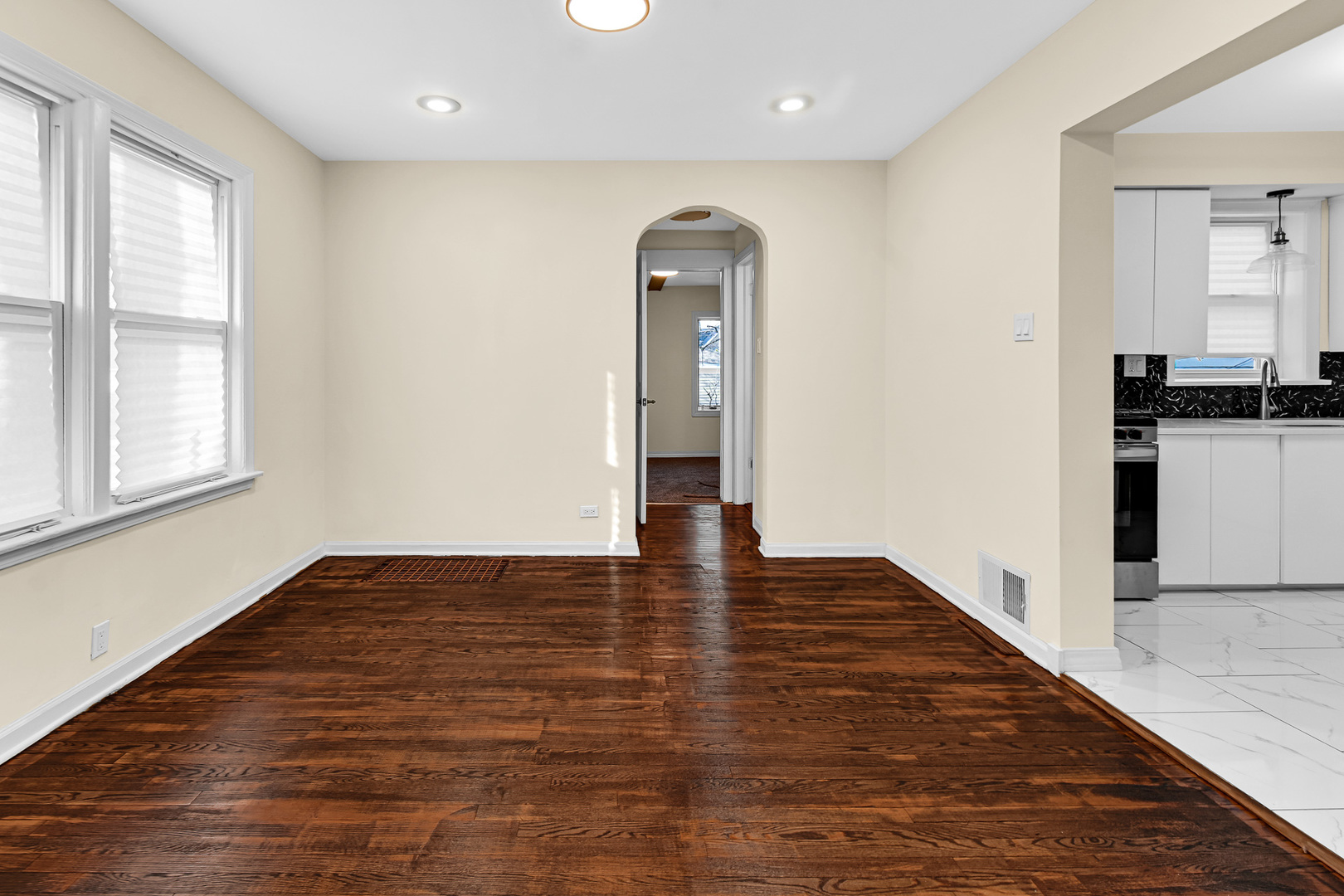 10558 S Prairie Avenue, Chicago, IL 60628