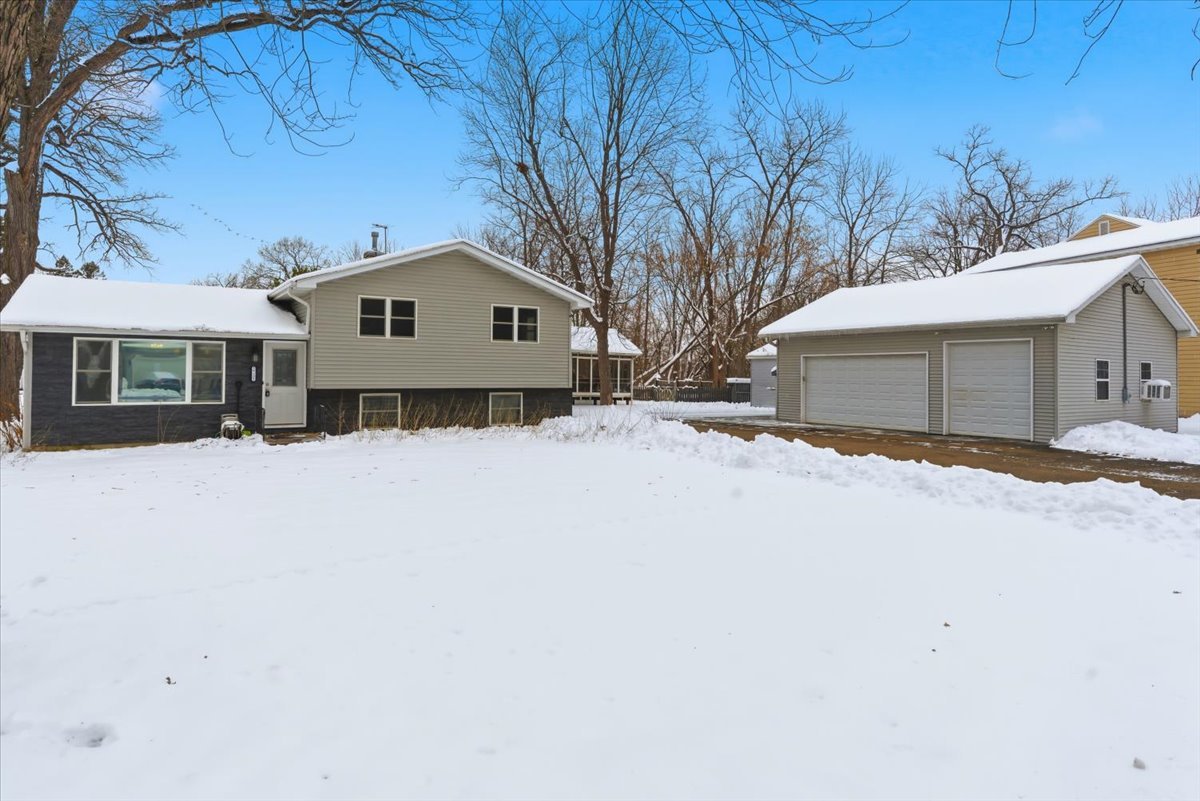 4 N lake Avenue, Third Lake, IL 60030