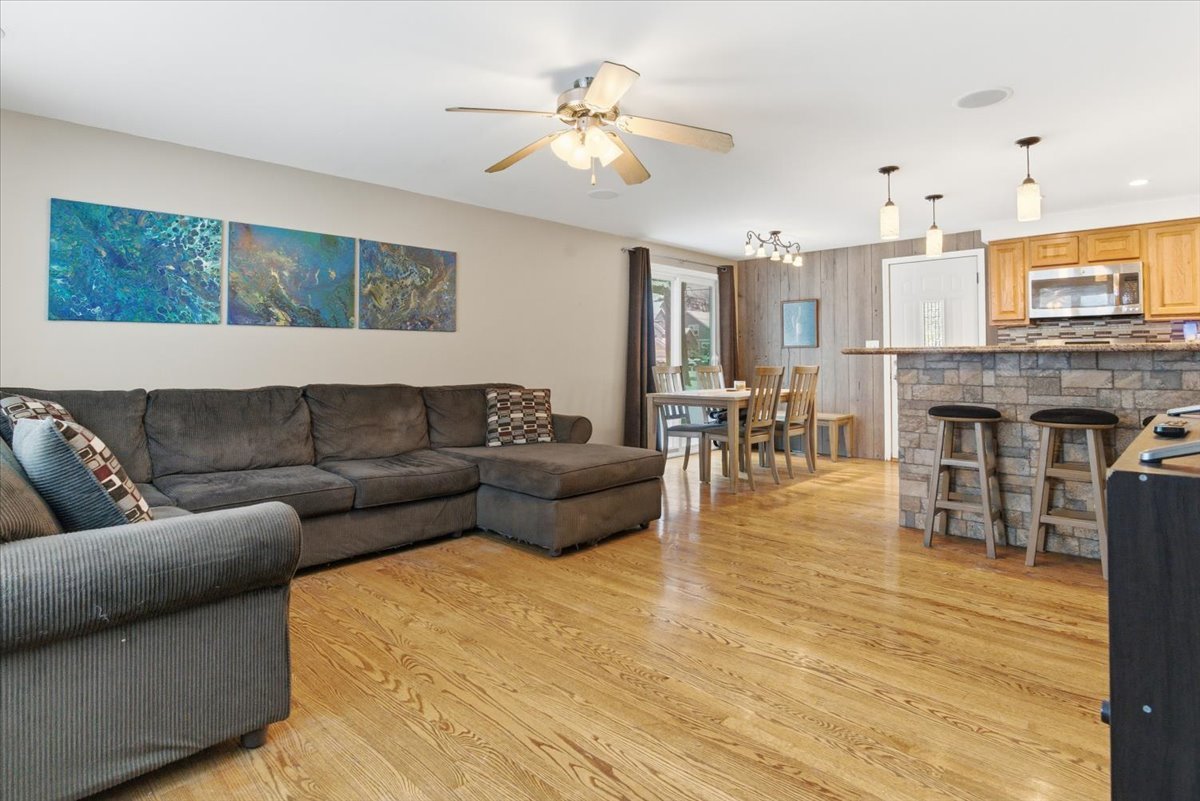 4 N lake Avenue, Third Lake, IL 60030