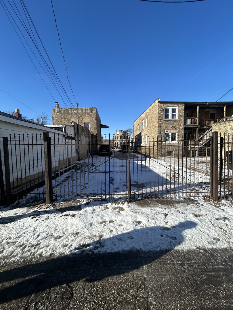 1001 N Springfield Avenue, Chicago, IL 60651