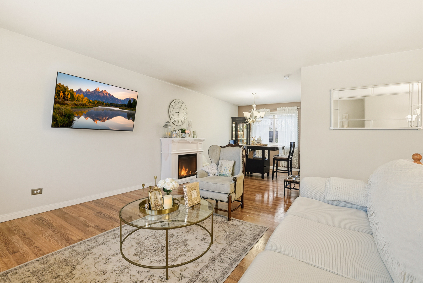 72 W Nevada Avenue, Glendale Heights, IL 60139