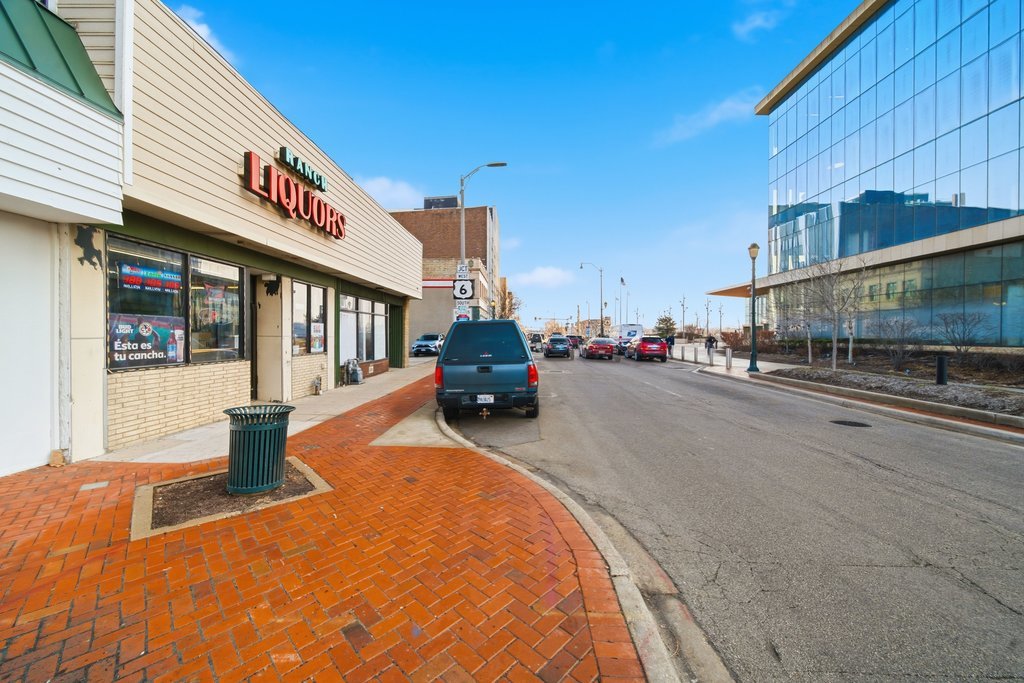 81 W Jefferson Street, Joliet, IL 60432