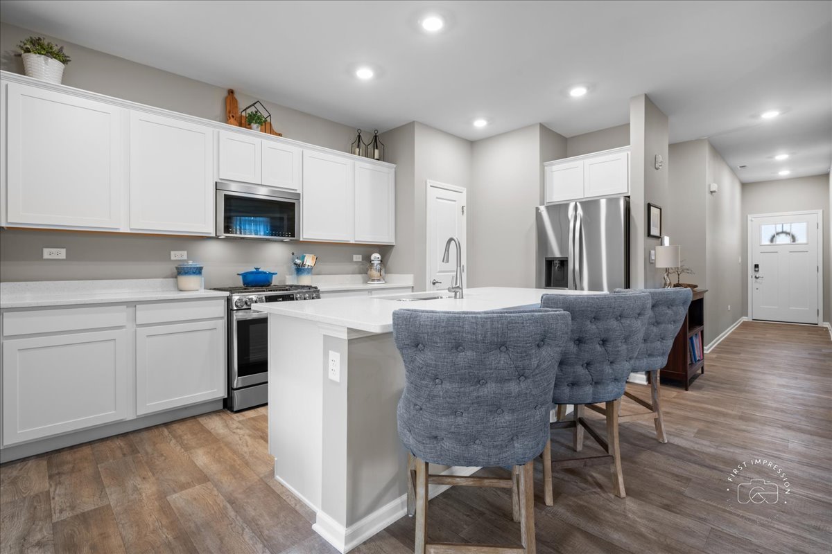 948 Darwin Street, North Aurora, IL 60542