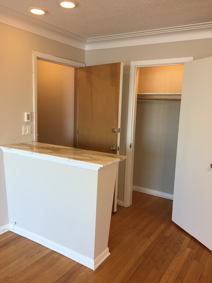 6037 W Belmont Avenue, Chicago, IL 60634