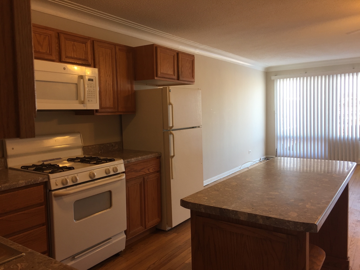 6037 W Belmont Avenue, Chicago, IL 60634