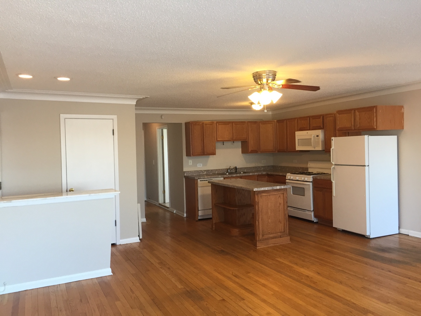 6037 W Belmont Avenue, Chicago, IL 60634