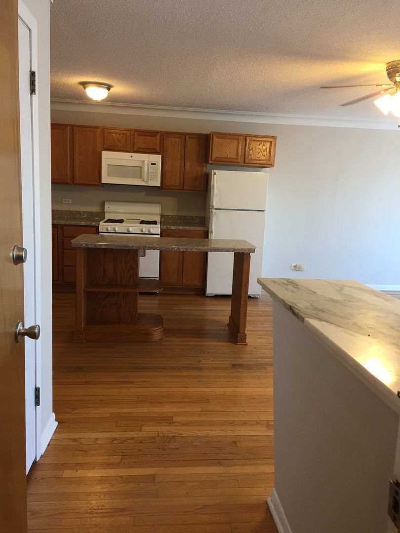 6037 W Belmont Avenue, Chicago, IL 60634