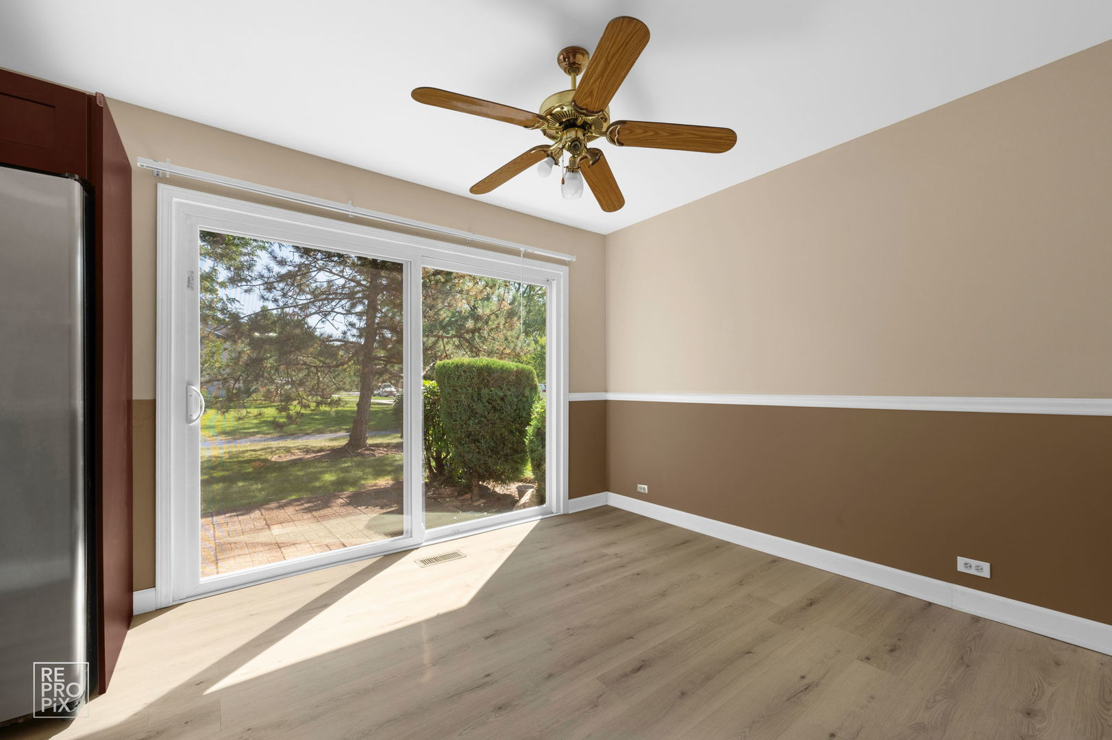 1705 College Green Drive, Elgin, IL 60123