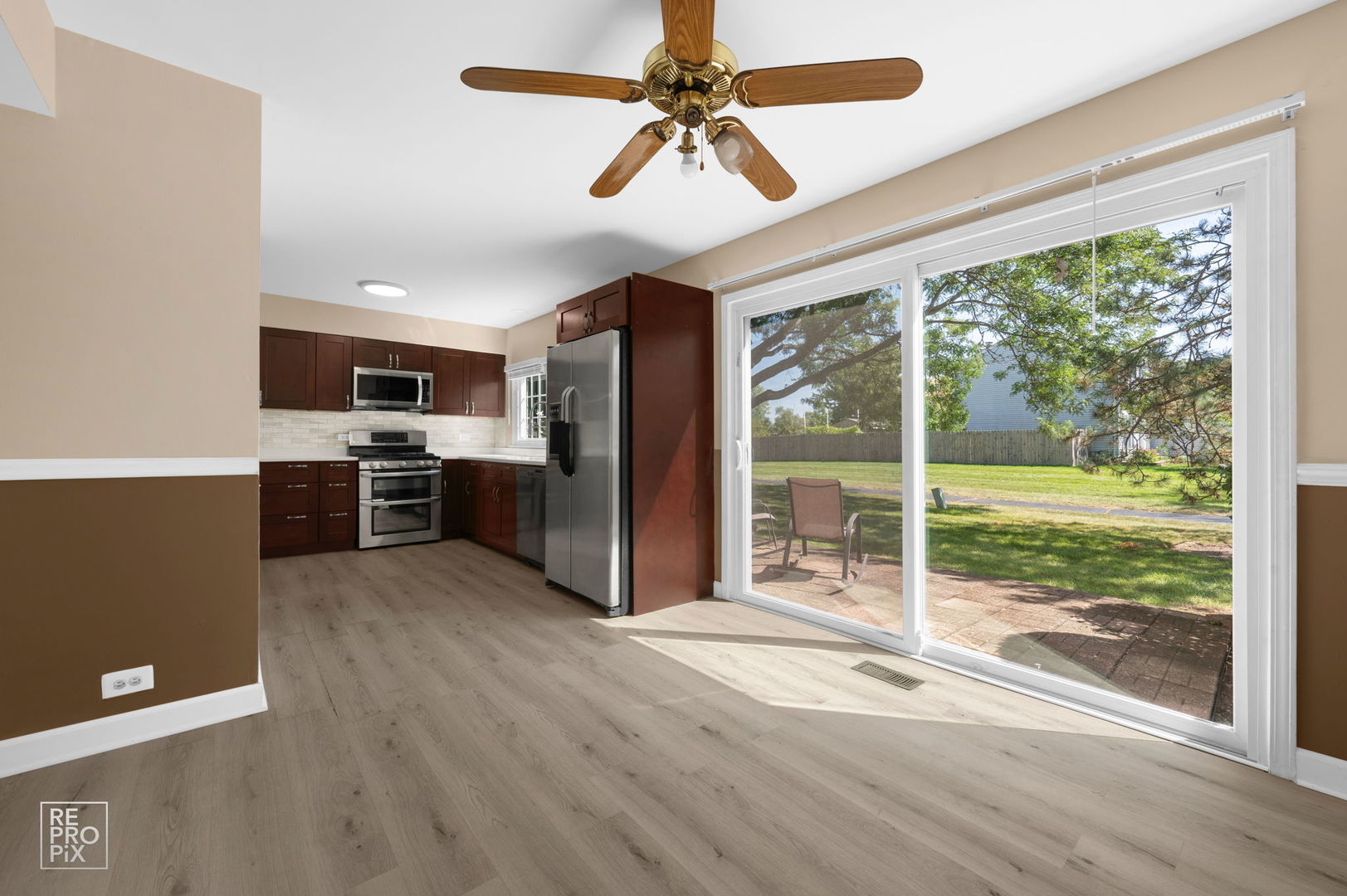 1705 College Green Drive, Elgin, IL 60123