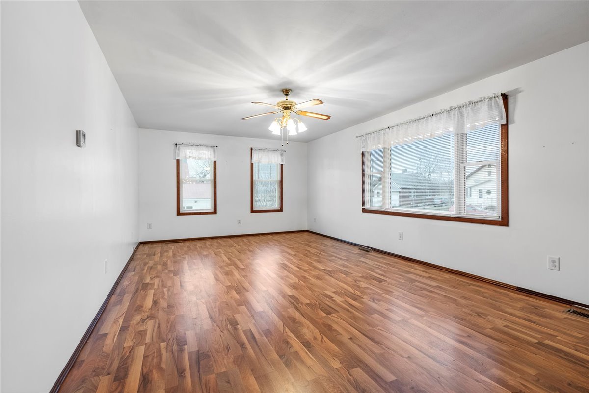 112 E Jefferson Street, Dana, IL 61321