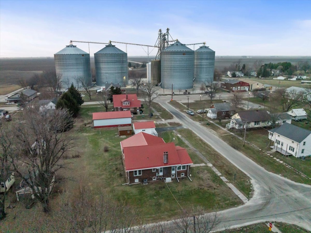 112 E Jefferson Street, Dana, IL 61321