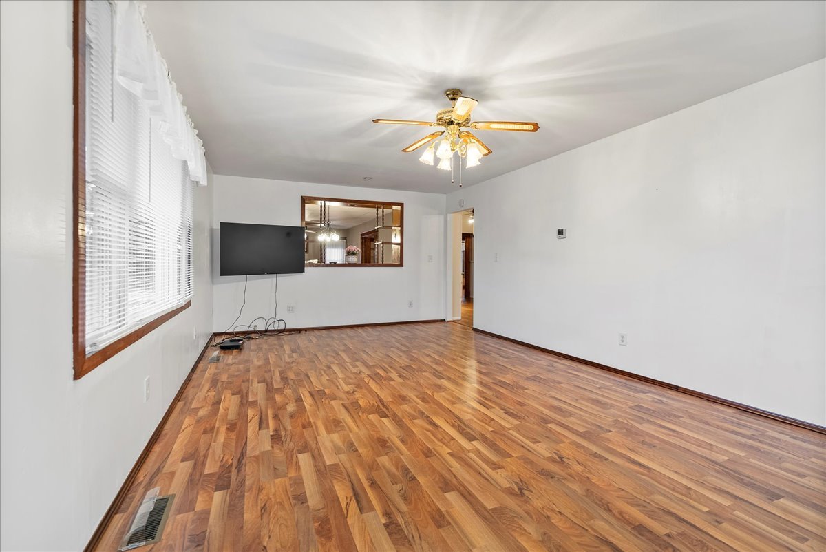 112 E Jefferson Street, Dana, IL 61321