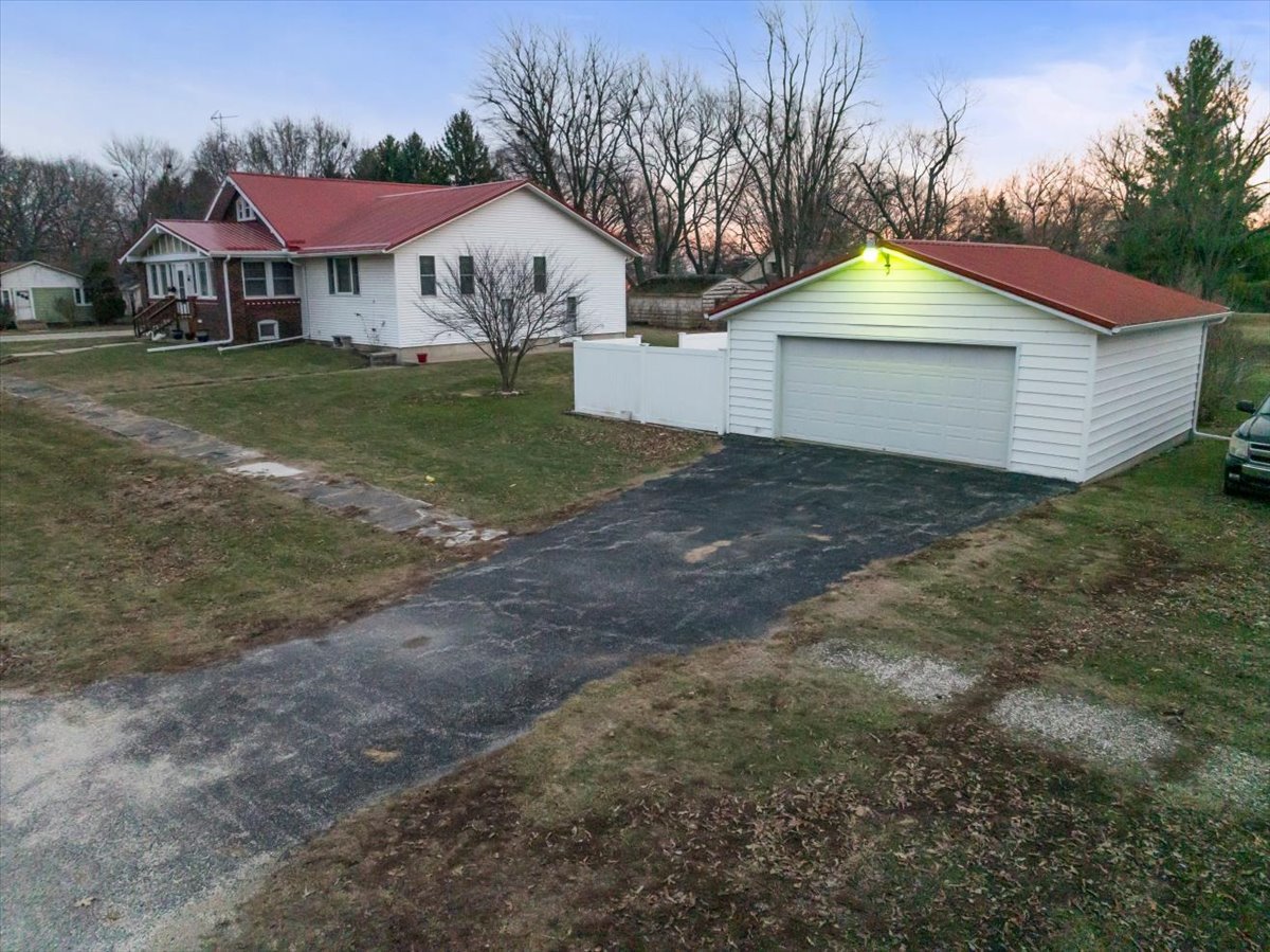 112 E Jefferson Street, Dana, IL 61321