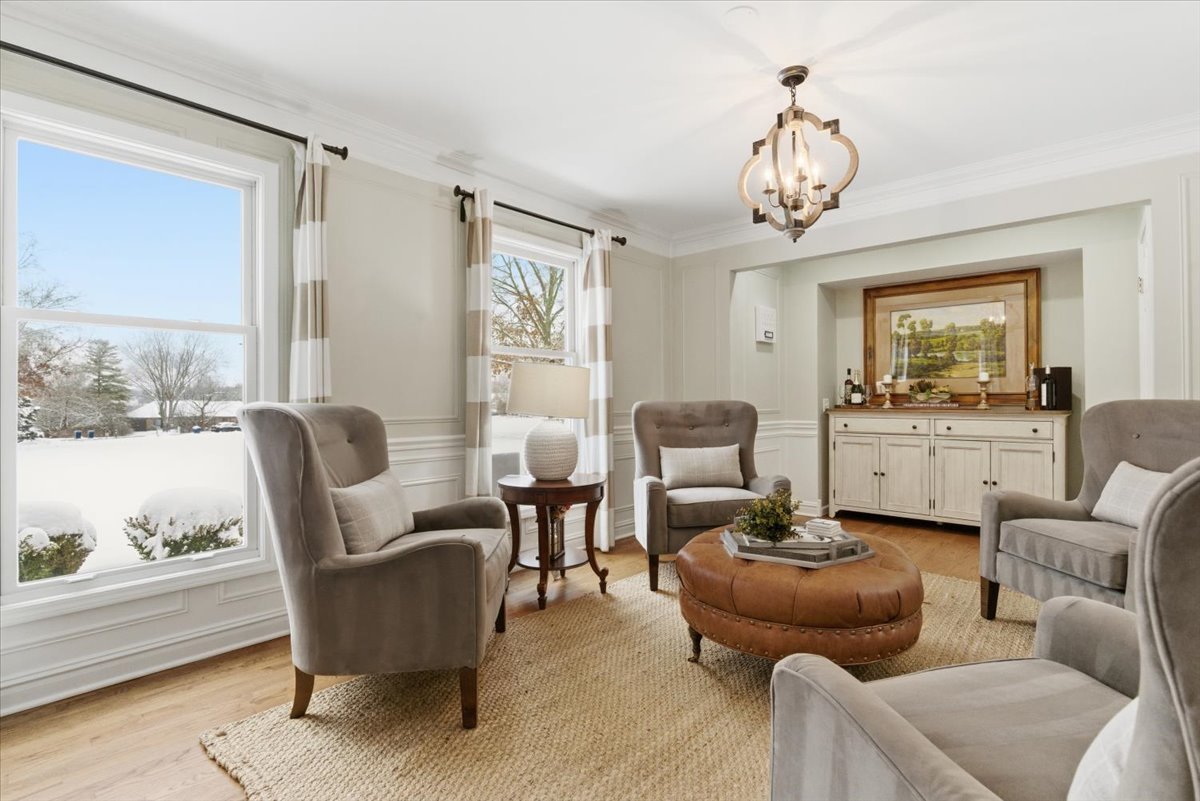 12 Crestview Lane, Lake Barrington, IL 60010