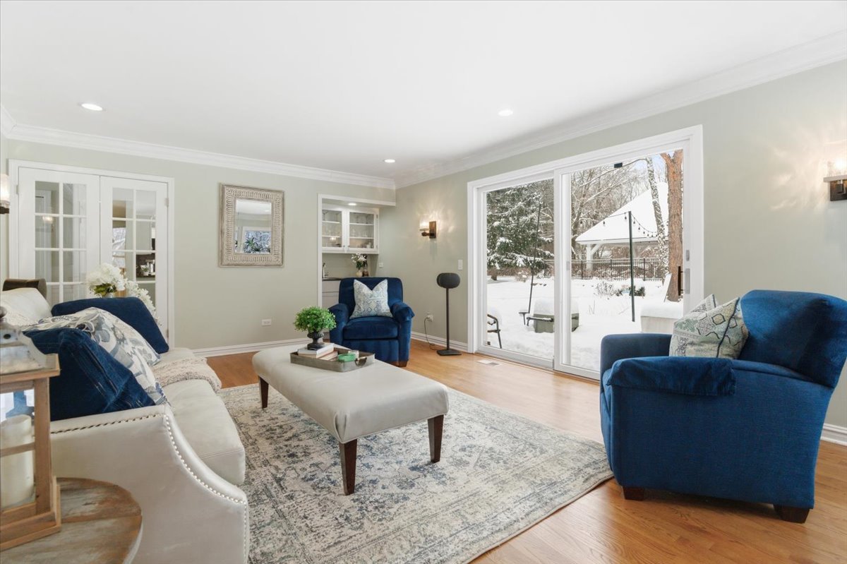 12 Crestview Lane, Lake Barrington, IL 60010