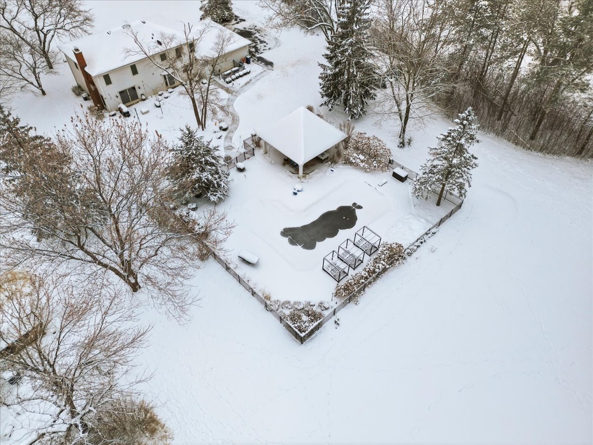 12 Crestview Lane, Lake Barrington, IL 60010