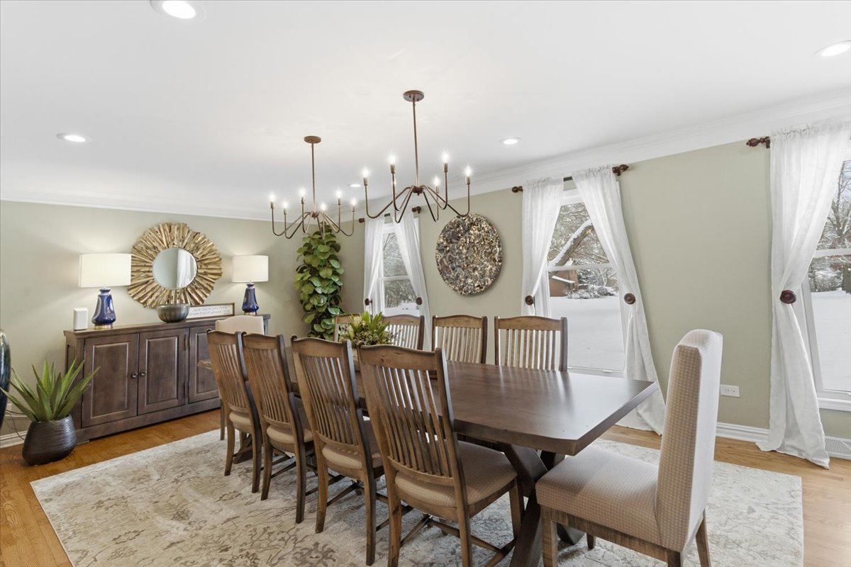 12 Crestview Lane, Lake Barrington, IL 60010