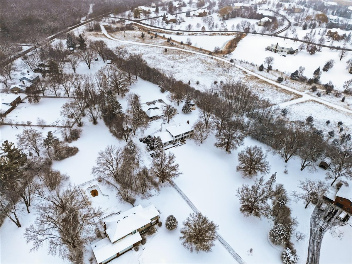 12 Crestview Lane, Lake Barrington, IL 60010