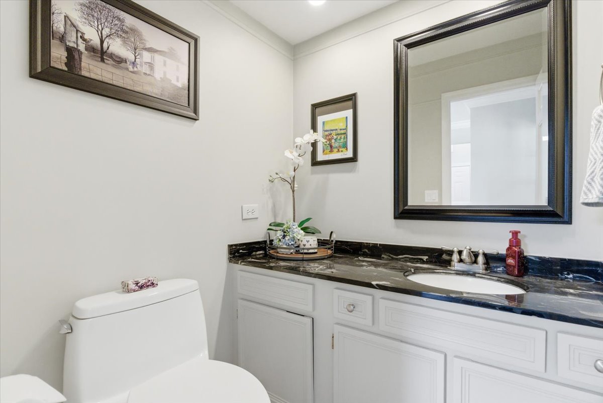 12 Crestview Lane, Lake Barrington, IL 60010