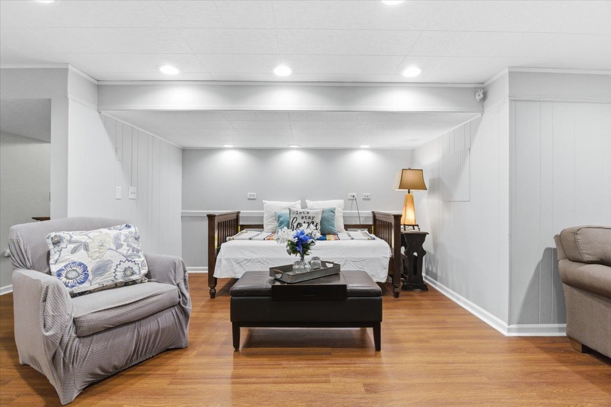 12 Crestview Lane, Lake Barrington, IL 60010