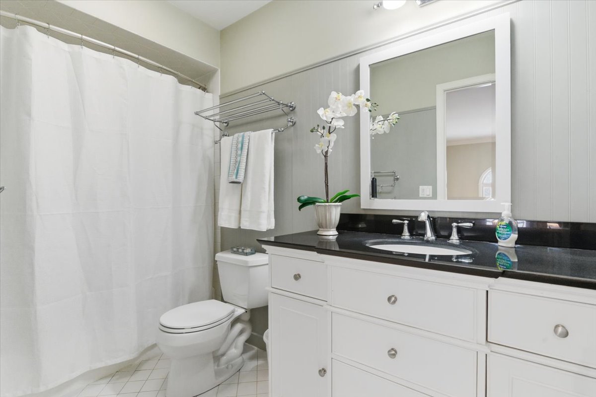 12 Crestview Lane, Lake Barrington, IL 60010