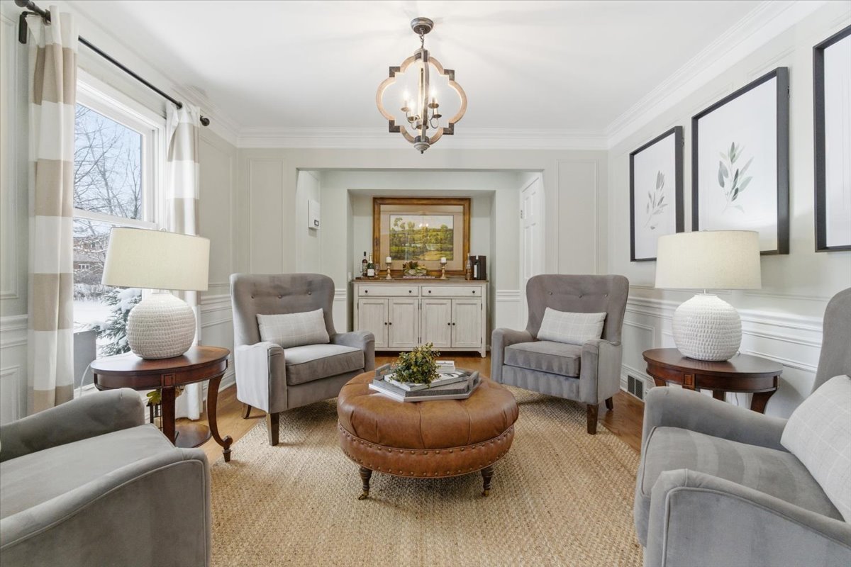 12 Crestview Lane, Lake Barrington, IL 60010