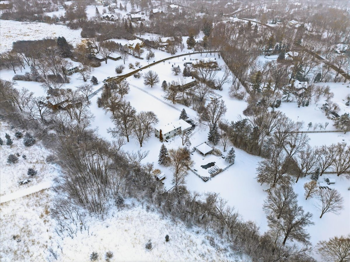 12 Crestview Lane, Lake Barrington, IL 60010