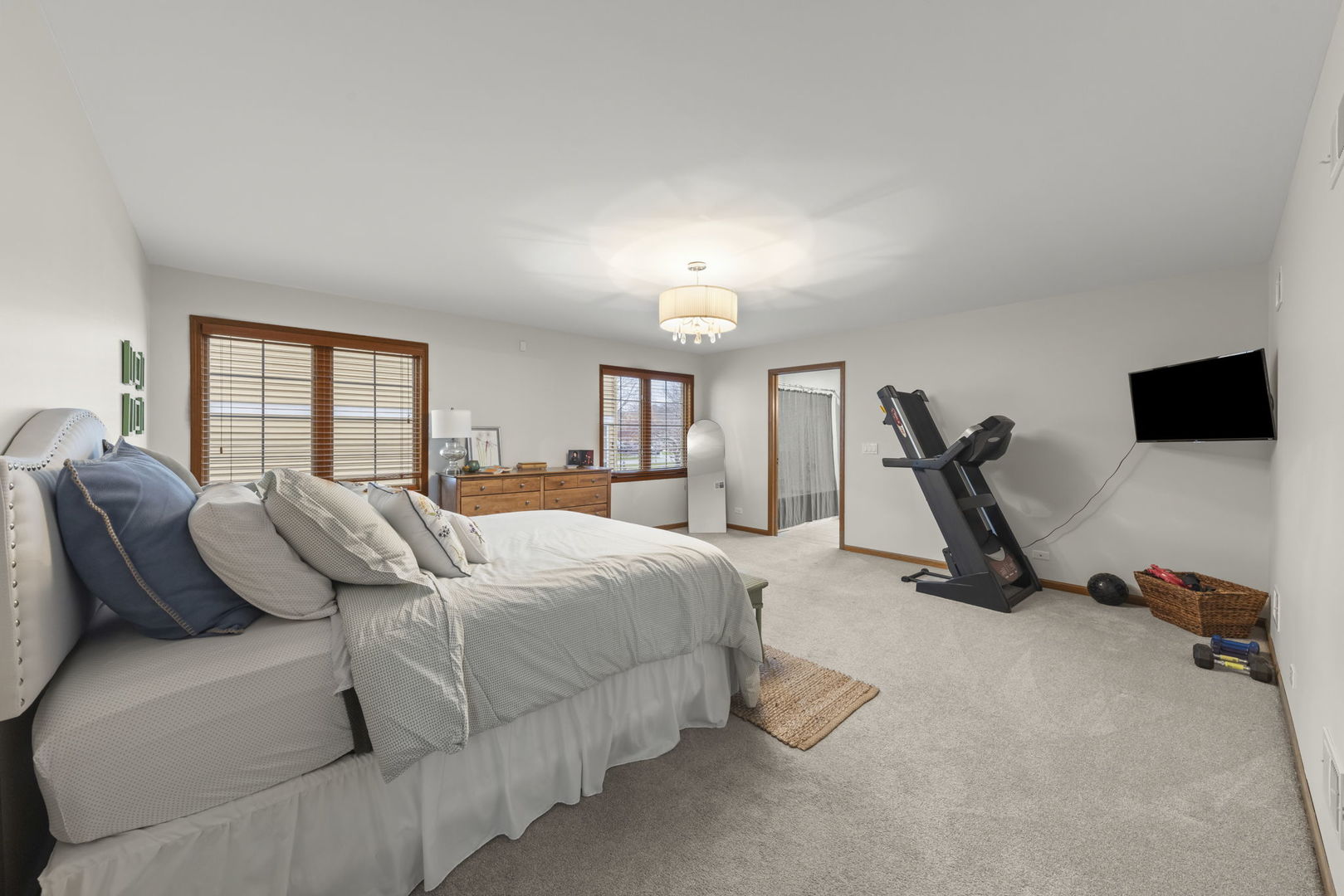 393 E 16th Place, Lombard, IL 60148