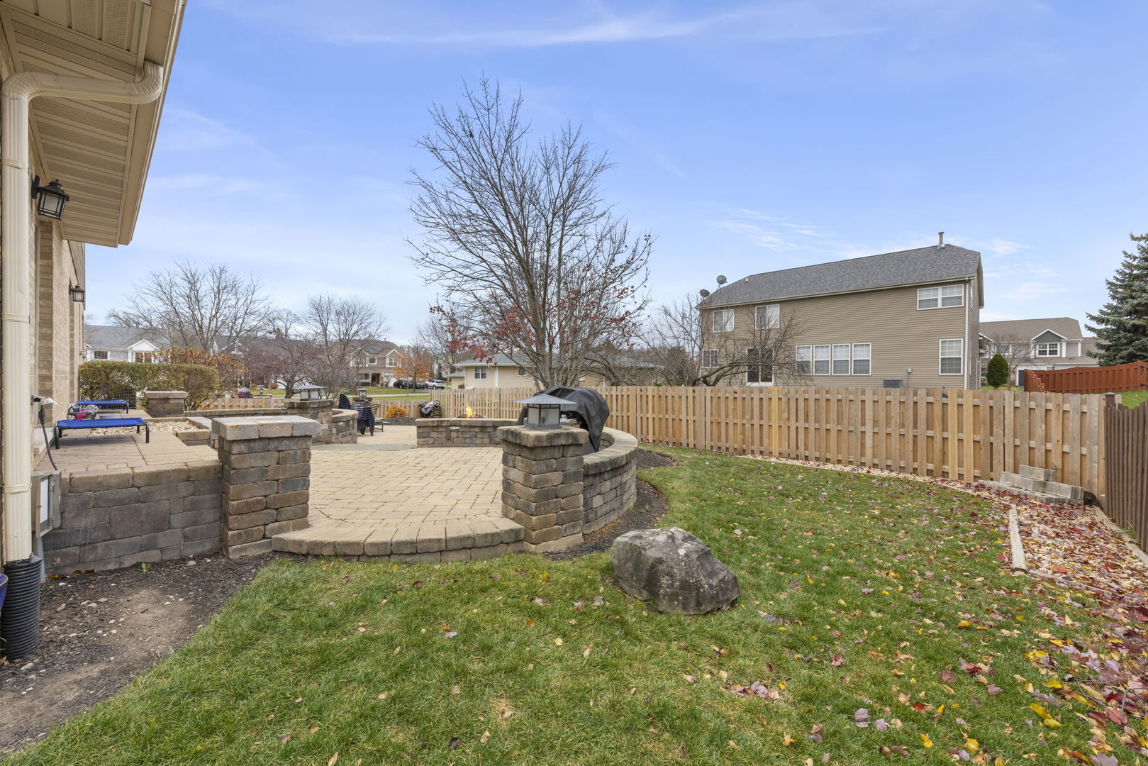 393 E 16th Place, Lombard, IL 60148