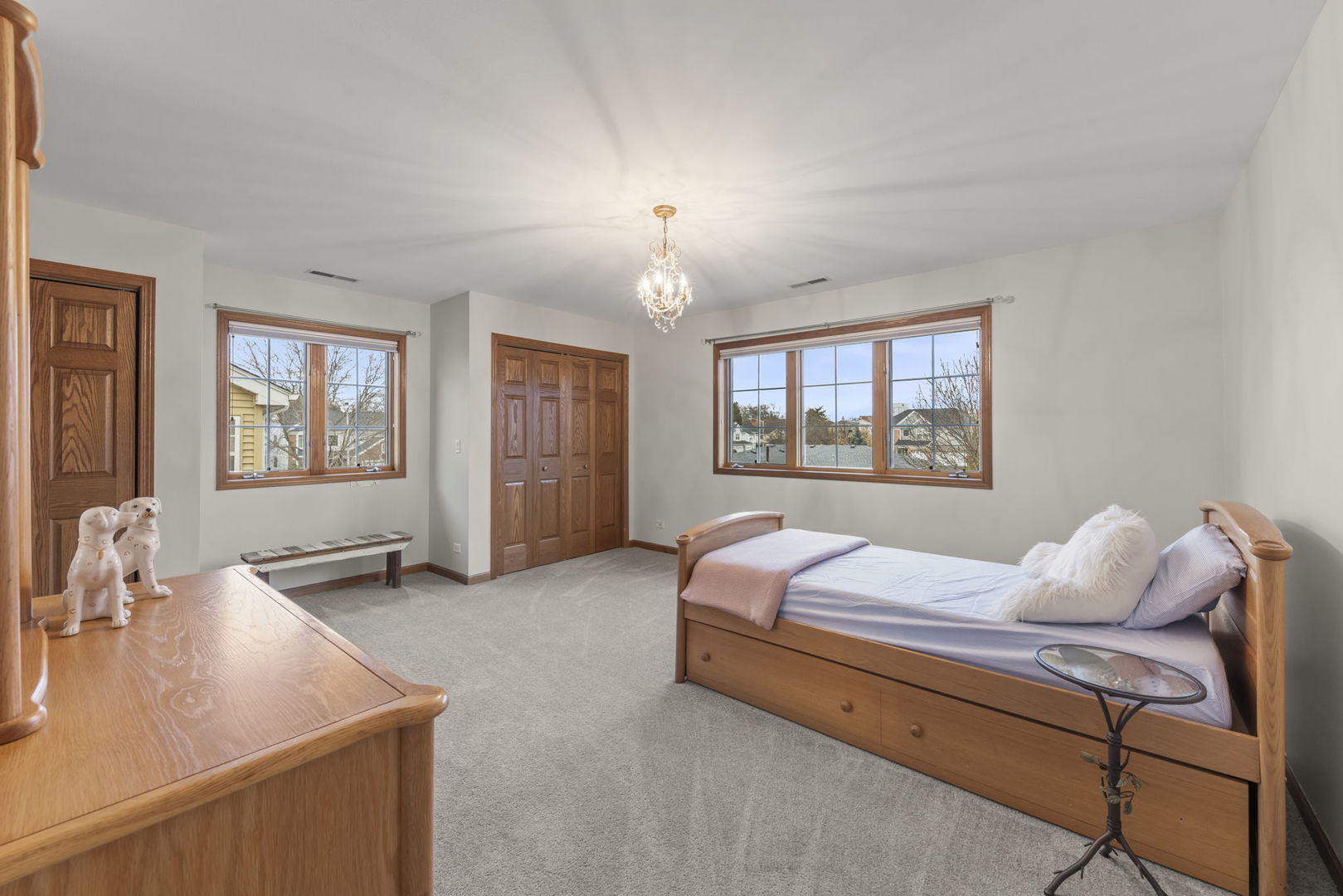 393 E 16th Place, Lombard, IL 60148