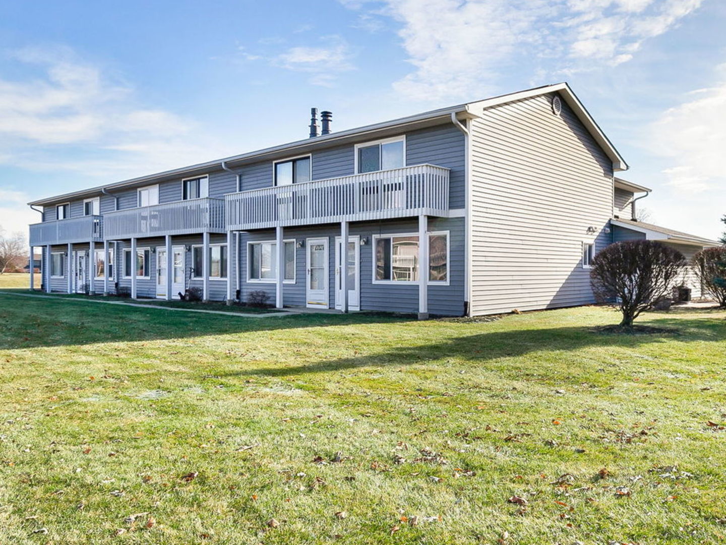 17475 W Chestnut Lane, Gurnee, IL 60031