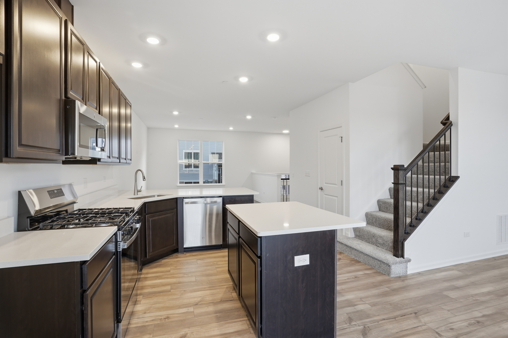 247 Settlers Place, West Dundee, IL 60118