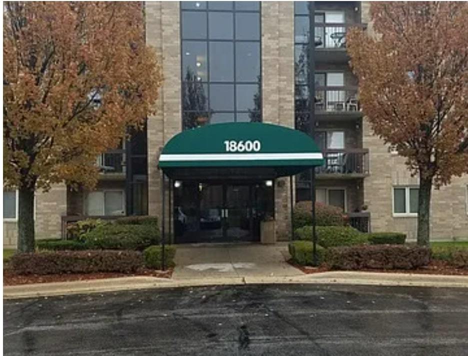 18600 Village West Drive #303, Hazel Crest, IL 60429