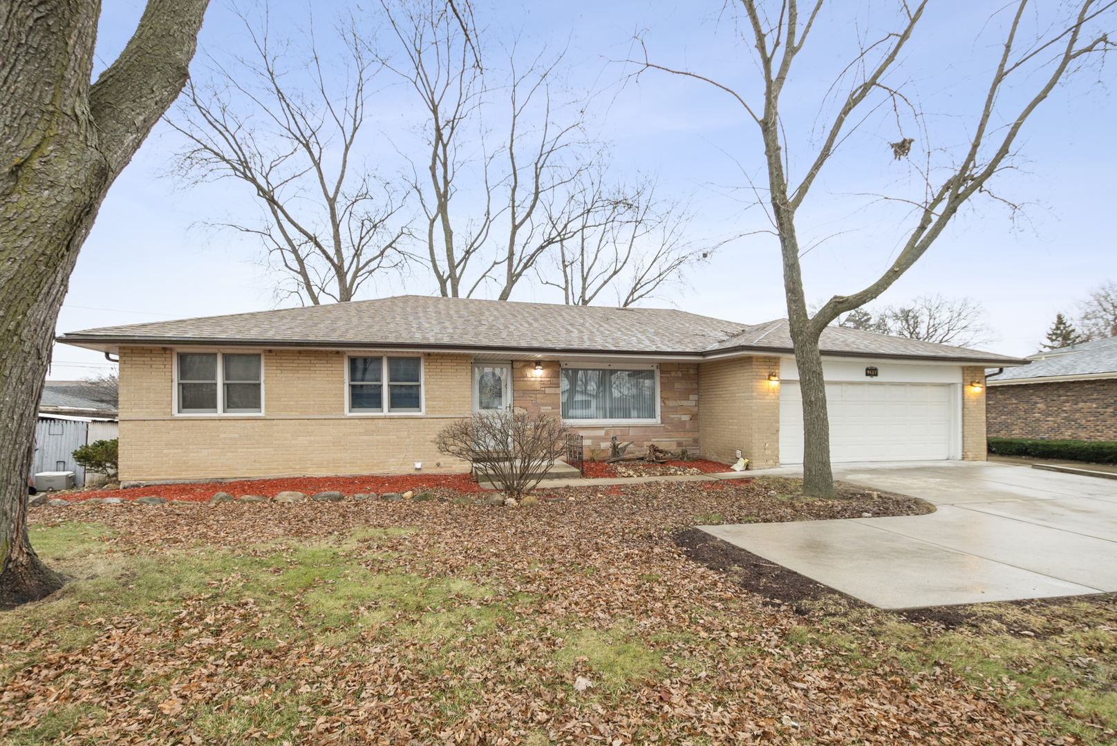 9137 S 88th Avenue, Hickory Hills, IL 60457